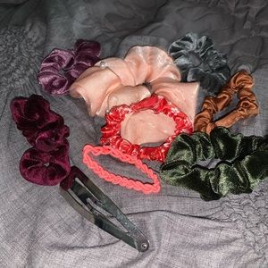 Hair ties (scrunchies)